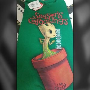 Youth Large Groot christmas T "seasons Grooting"